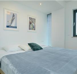 6 Bedroom Seafront Villa with Pool near Slano, Sleeps 12-14